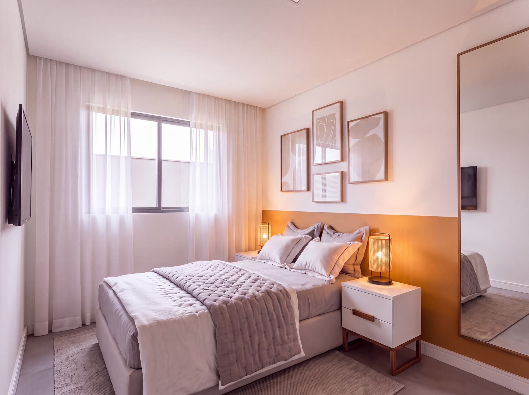 Quarto de casal com cabeceira em madeira